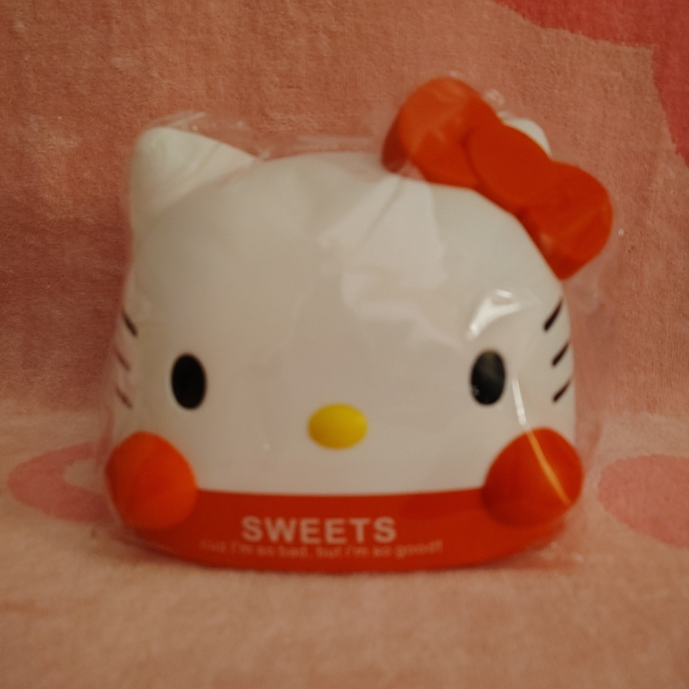 EXCLUSIVE - Hello Kitty Officially Licensed Collaboration Toilet Paper Holder - Picture 2 of 6
